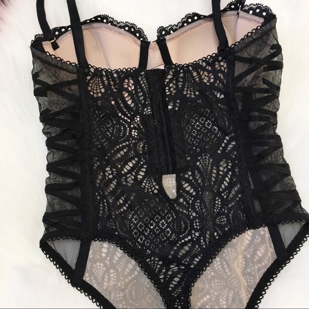 VS 😍Gorgeous Lace-Up Lace Bodysuit - Picture 7 of 8